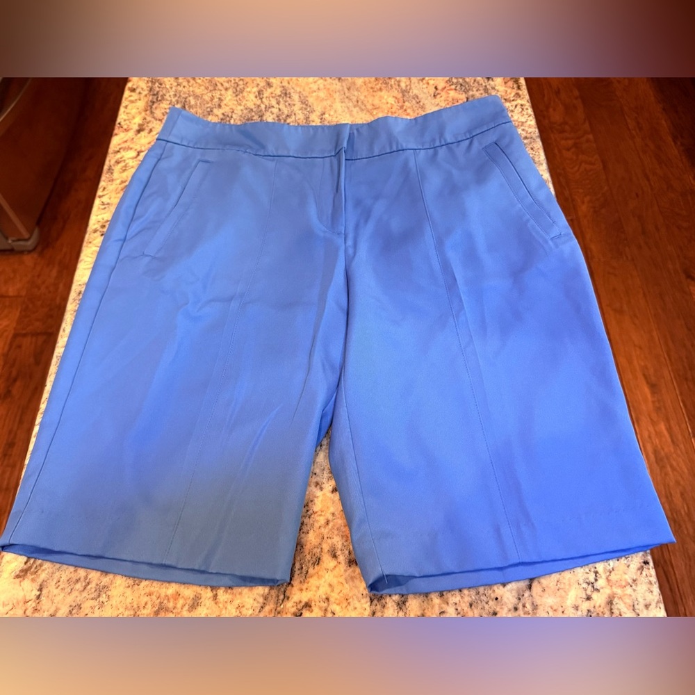 🏌️IZOD Golf Women’s Blue Performance Shorts Size 10. Like New